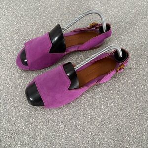 NWOT Les Italiennes suede flat sandals size 7.5/38